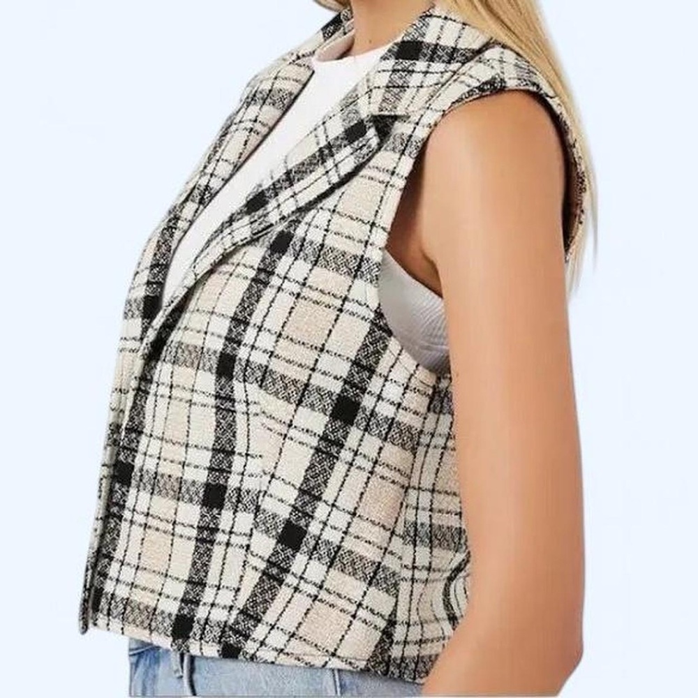 F21 Plaid Sleeveless Vest